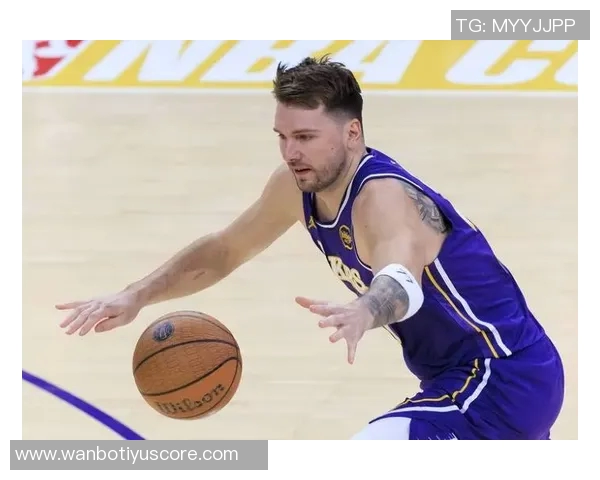 艾顿谈篮球哲学:得分与出手数不重要我信任东契奇詹姆斯和里夫斯的能力 艾顿谈篮球哲学:得分与出手数不重要我信任东契奇詹姆斯和里夫斯的能力