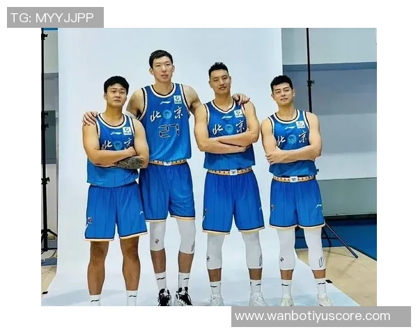 周琦与赵睿翟晓川方硕合影定妆照迎新赛季期待再创佳绩 周琦与赵睿翟晓川方硕合影定妆照迎新赛季期待再创佳绩